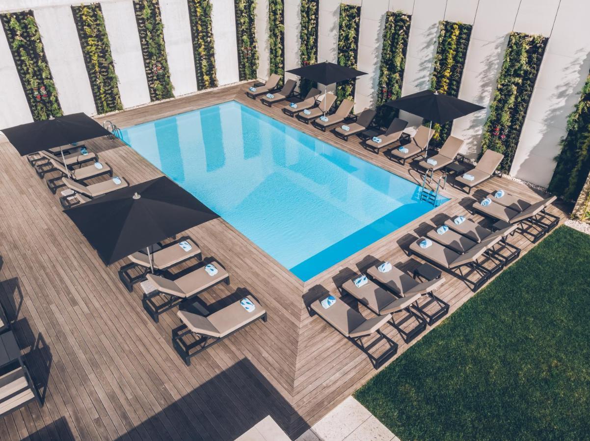 Iberostar Selection Lisboa Hotel Luaran gambar The pool at the hotel