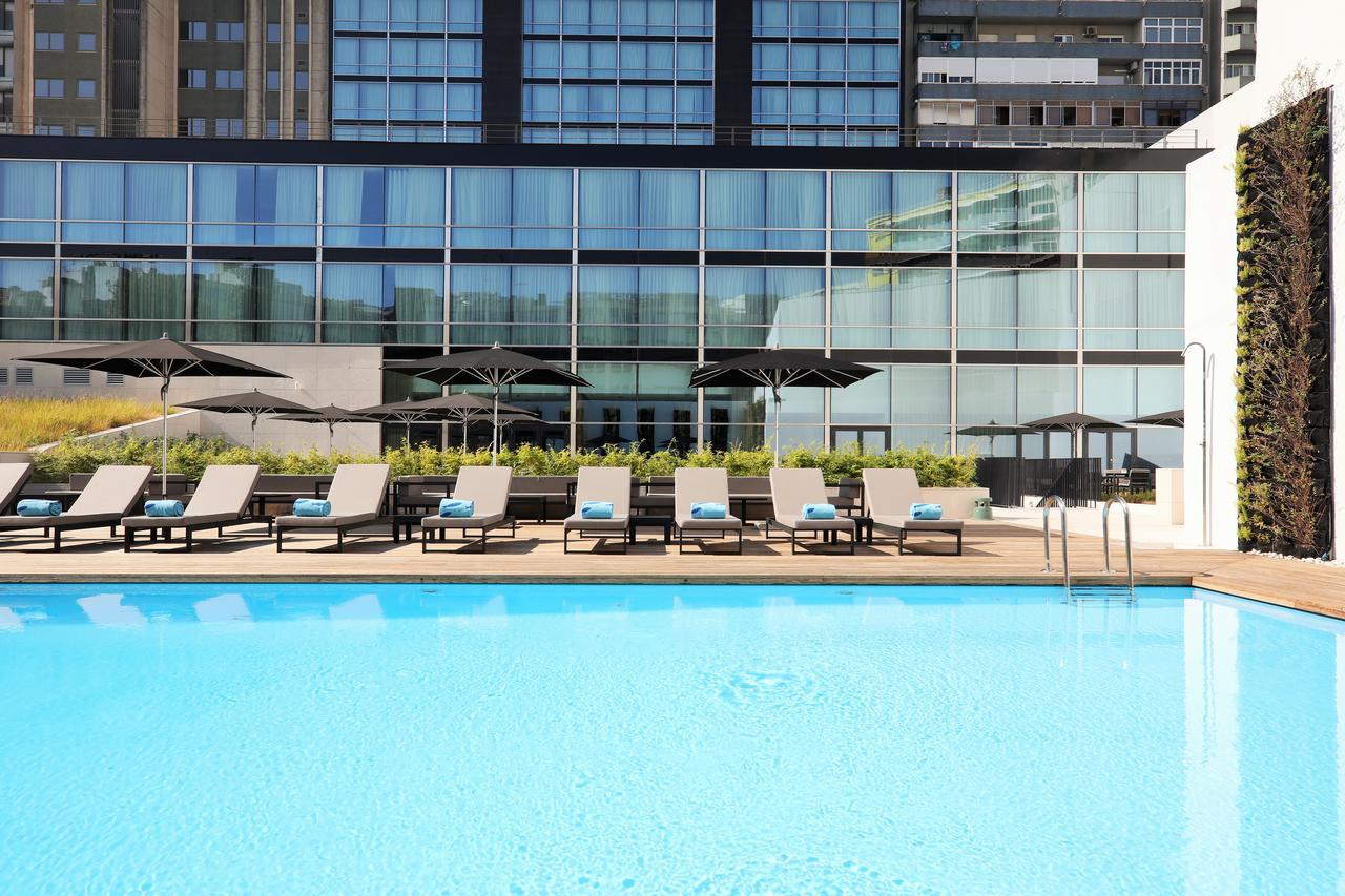 Iberostar Selection Lisboa Hotel Luaran gambar The pool at the hotel